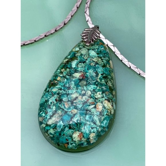 Vintage Resin Teardrop Pendant with Turquoise chips - Picture 2 of 7